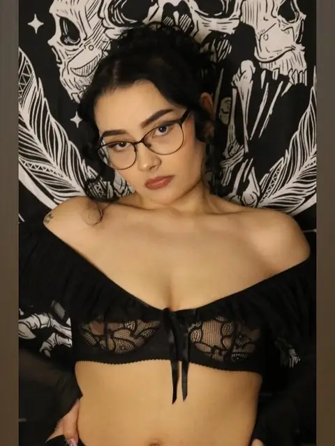 Emma (TOP 2.5%) on OnlyFans