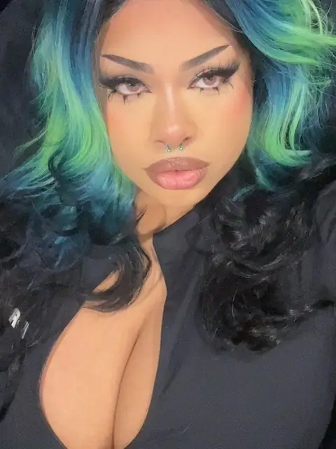 Lia on OnlyFans