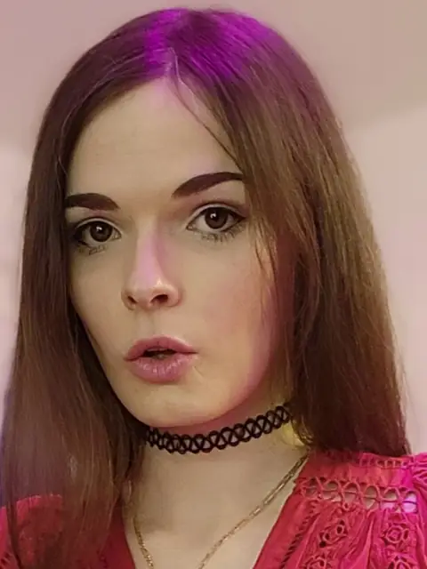 Kira Crash OnlyFans profile