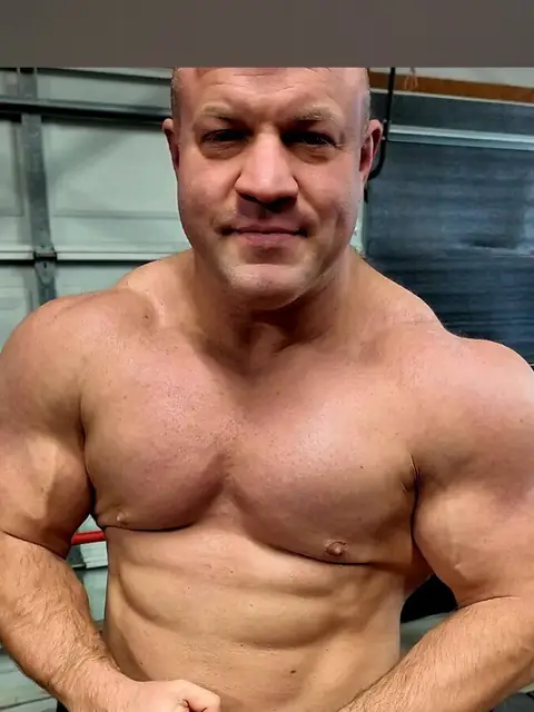 MusclehustlerVIP (Trans) on OnlyFans