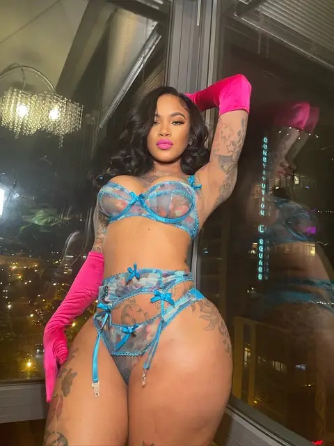 prettyredz202 on OnlyFans