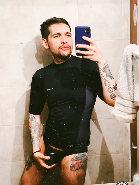 Santi Kiknky on OnlyFans