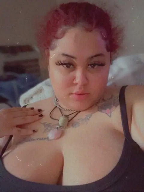 JuicyHoneyPeach on OnlyFans