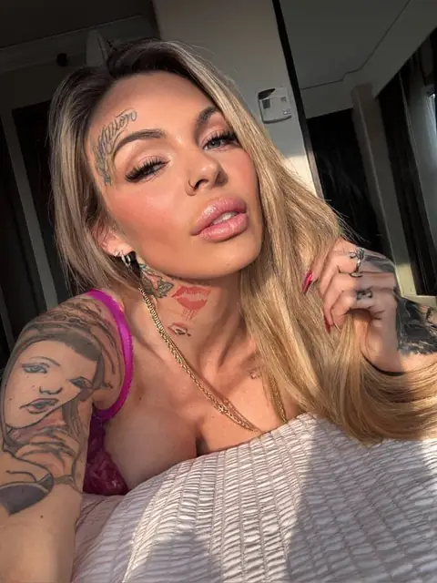 N3ssaa OnlyFans profile