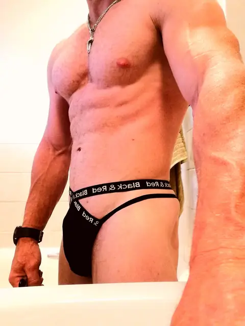 Hot Muscle Daddy on OnlyFans