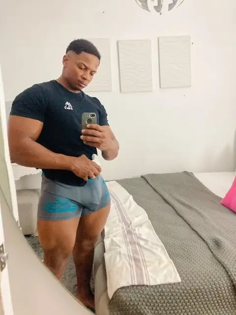 el negro de tres piernas on OnlyFans