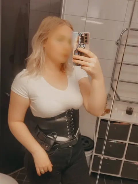 Nini9818 TOP 11% OnlyFans profile