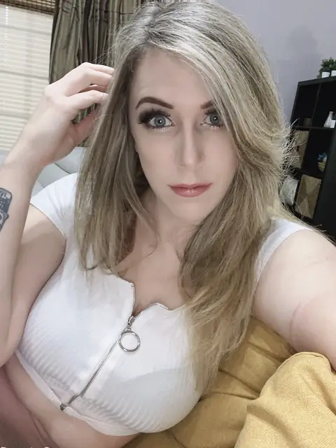 Shelby Paris OnlyFans profile