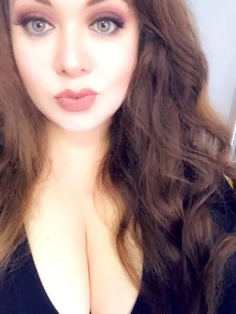 Rosie OnlyFans profile