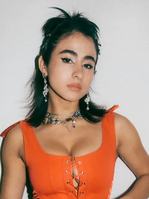 Mia V on OnlyFans