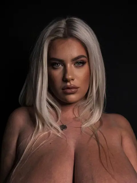 Nina Phoenix on OnlyFans