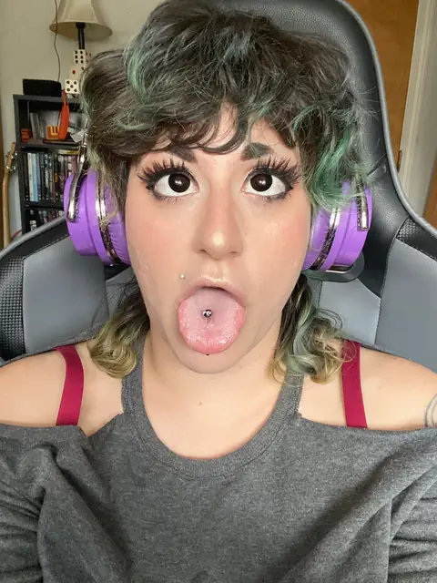 Strawberry Scales on OnlyFans