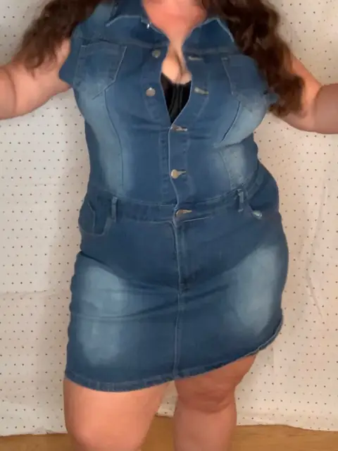 the girl known as R on OnlyFans