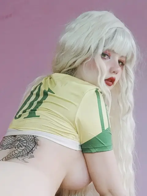Let cia Shirayuki on OnlyFans