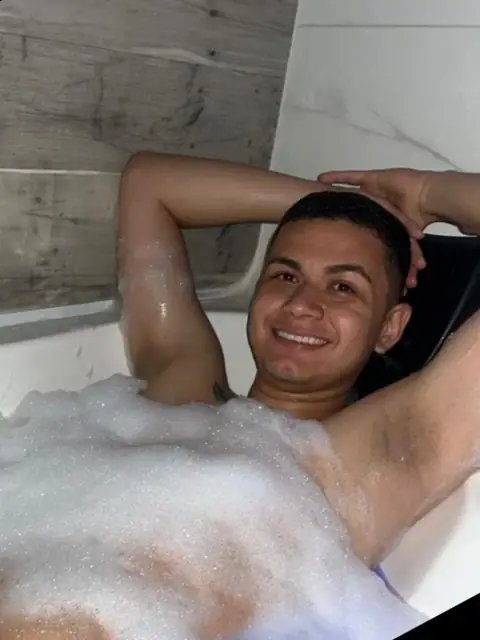 Camilo Parra Hot Men on OnlyFans