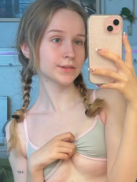 Bella OnlyFans profile
