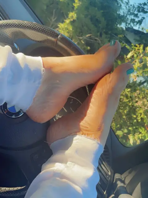 The classy foot girl on OnlyFans