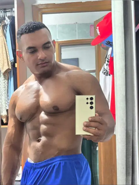 ANDRES JUNIOR on OnlyFans