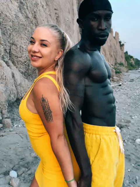 Kristinaandsam on OnlyFans
