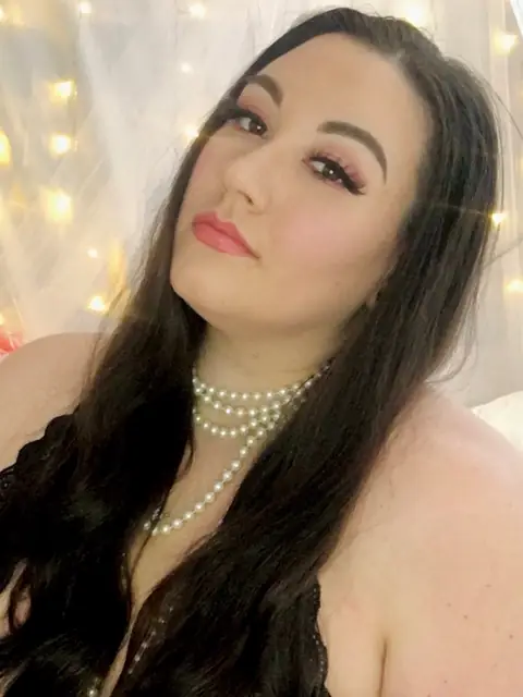 Peachie Cakes on OnlyFans