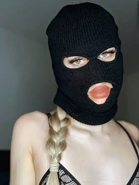Maskedblondie on OnlyFans