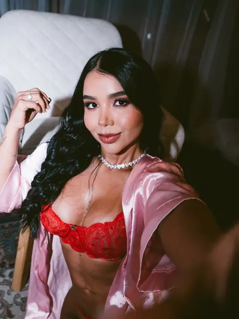 Angie Lorenna OnlyFans profile