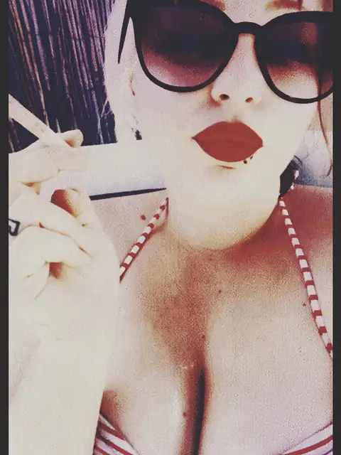 Swissgirly90 on OnlyFans