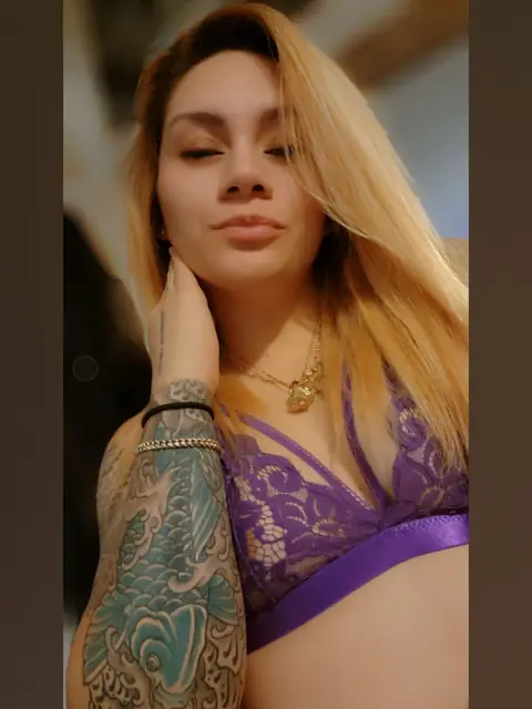 Bella OnlyFans profile