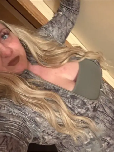 Your Fav CurVy blonde Miilf OnlyFans profile