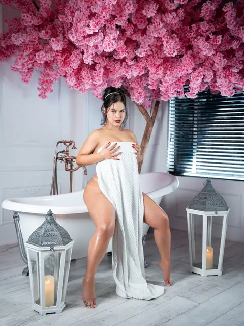 E M I L Y V I P on OnlyFans