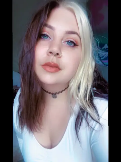 Akari OnlyFans profile