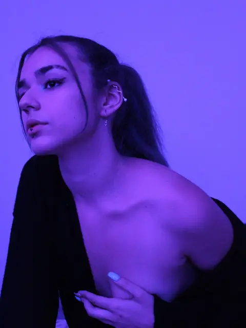 bella on OnlyFans