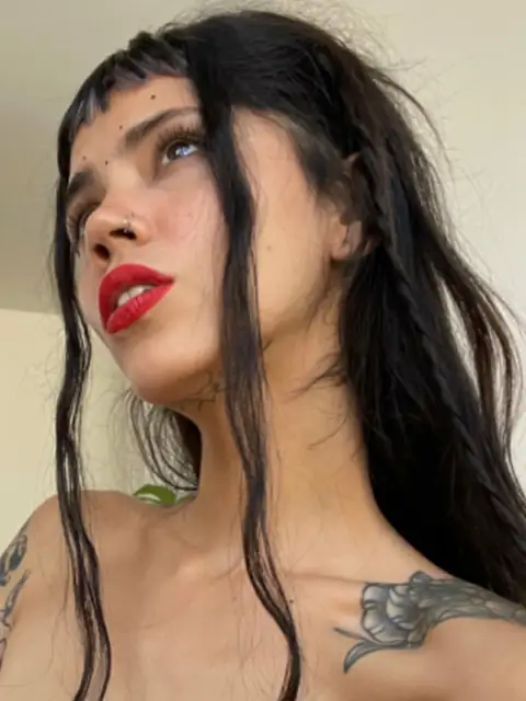 CoraCoral on OnlyFans
