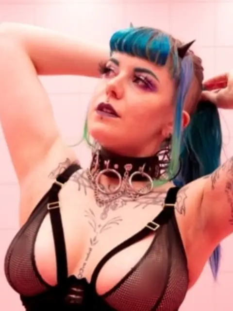 Elli on OnlyFans