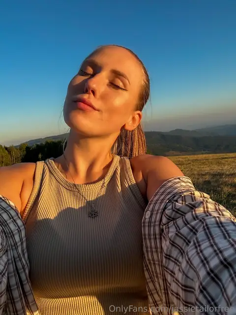 Blonde Pussy Jassie on OnlyFans