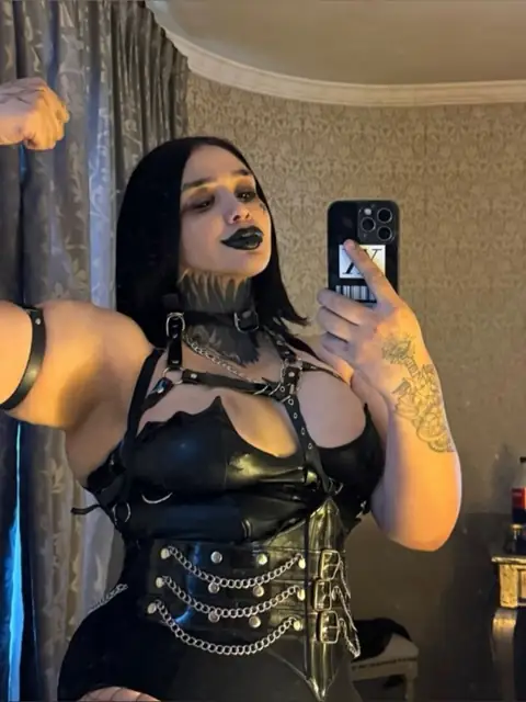 NICOLE PEREZ OnlyFans profile