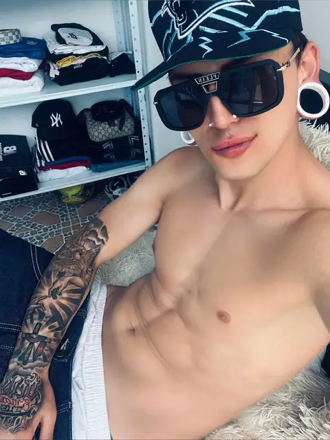 Alex Mu oz OnlyFans profile