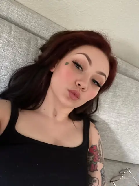 Lenna Lux OnlyFans profile