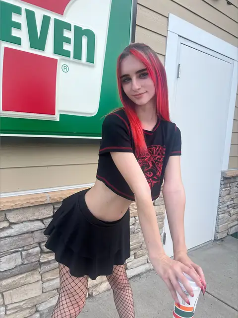 Lizzie | 9 inches..! on OnlyFans