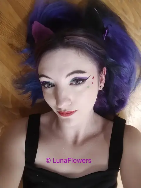 Luna Flowers on OnlyFans