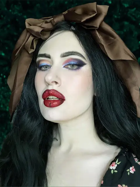 Classy Gothic Witch- 600+pics on OnlyFans