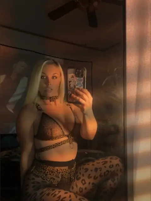 Your Cosplayer Girlfriend OnlyFans profile