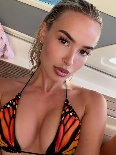 Elena Kamperi on OnlyFans
