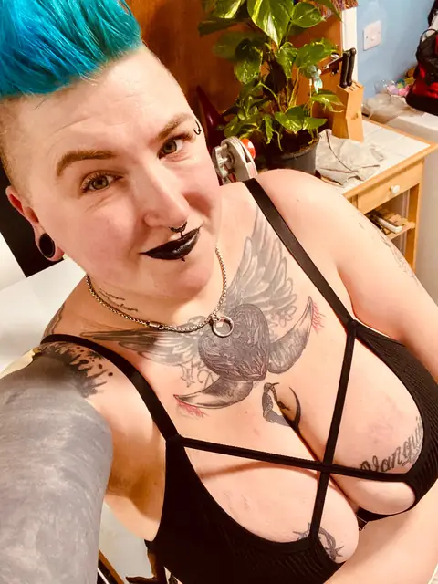 DamagedGoddess on OnlyFans