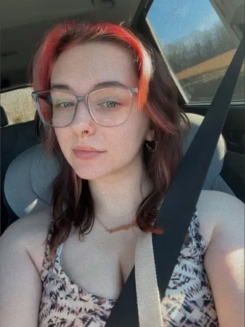 LIVE SAT SINGLE MOM Liv on OnlyFans