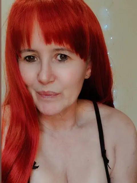 LAUNA SEXY REDHEAD OnlyFans profile