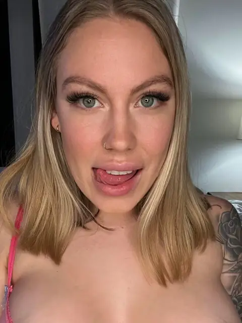 Miss Lavoie FREE on OnlyFans