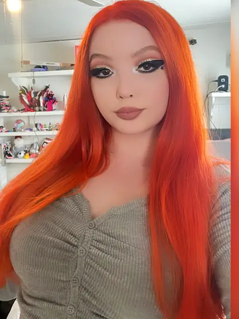 Leah wet college pussy on OnlyFans