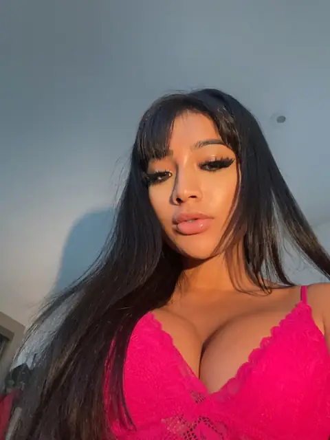 Yasmina Khan OnlyFans profile