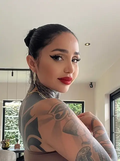 ETTY - ANGS on OnlyFans